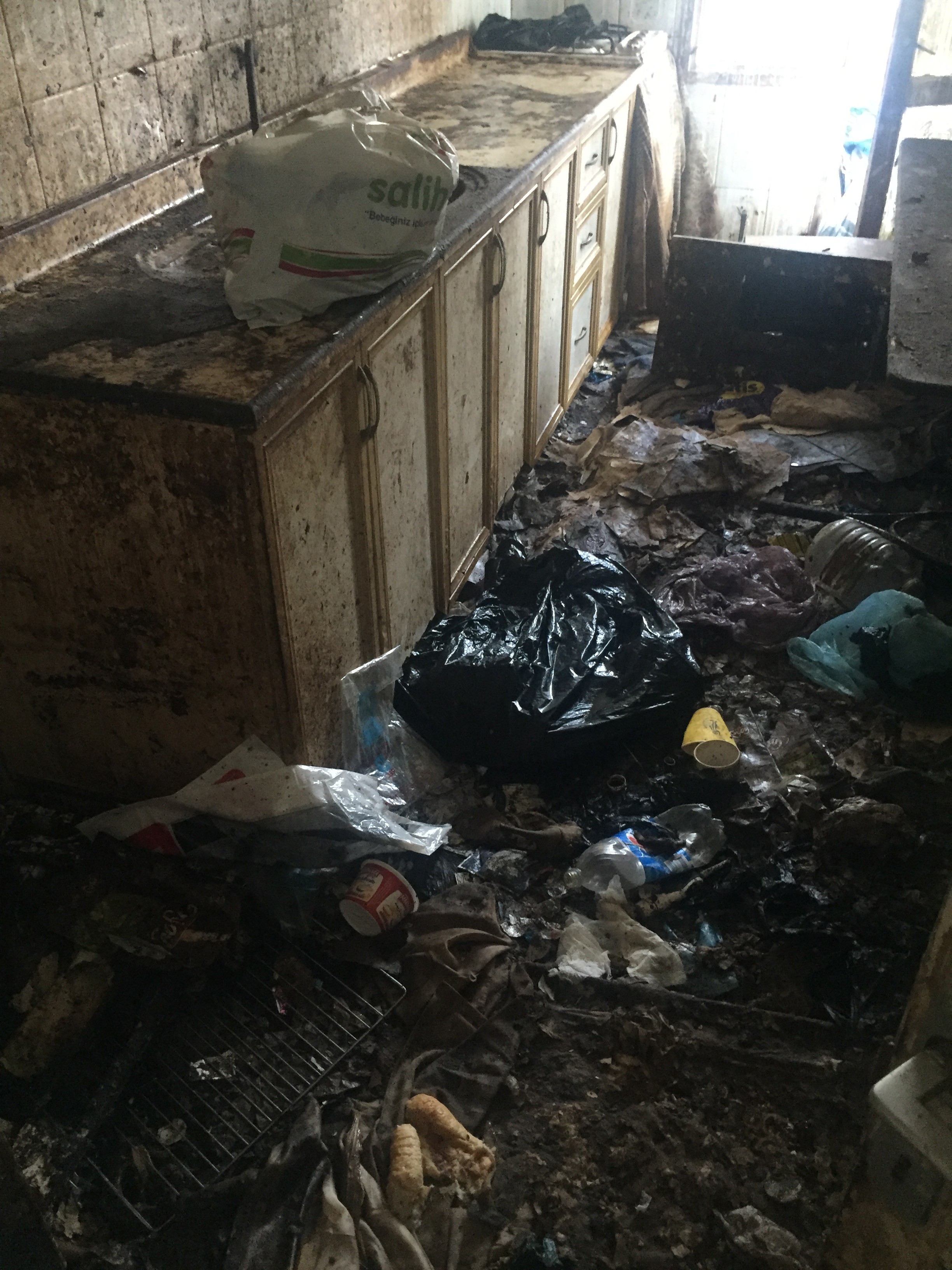 Adana'da çöp ev şoke etti