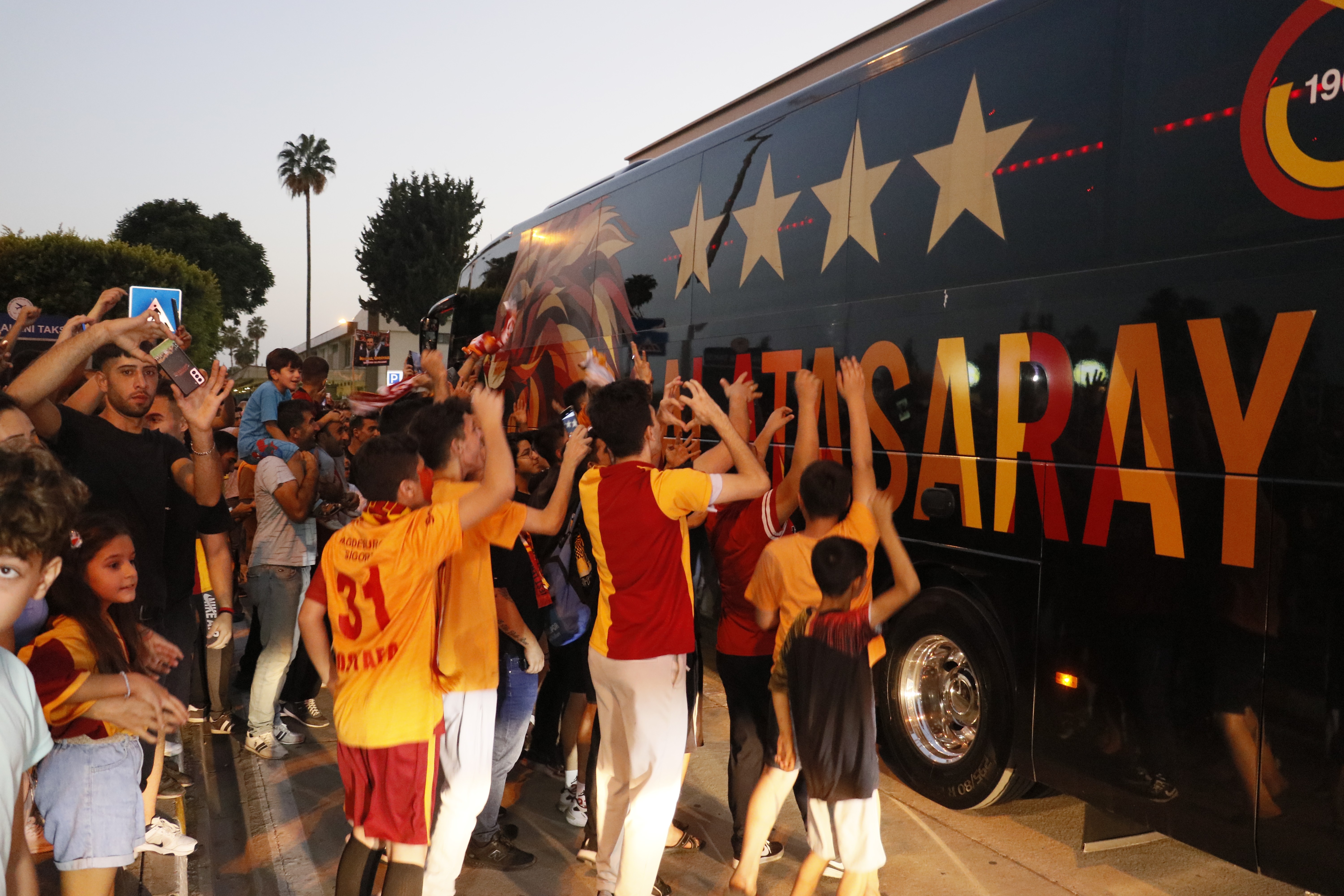 Galatasaray, Adana Demirspor maçı için Adana’ya geldi