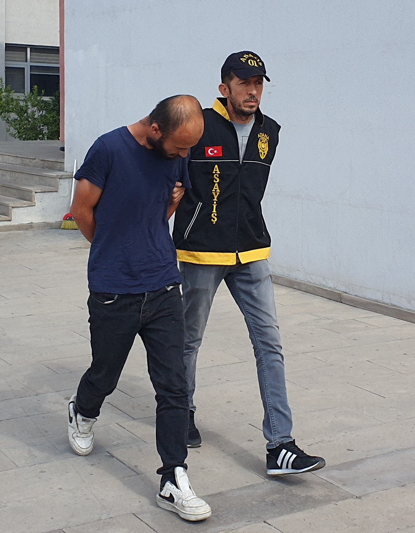 Ayakkabı çalan hırsızlar tutuklandı