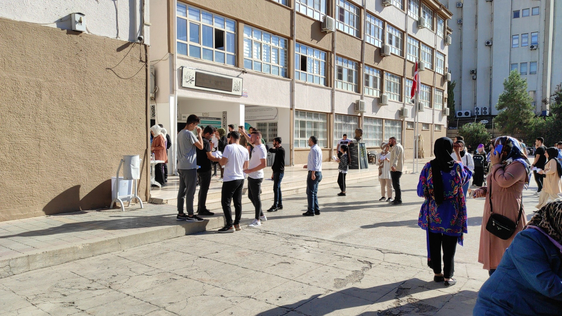 Urfa'da KPSS sınavına geç kalan aday sınava alınmadı