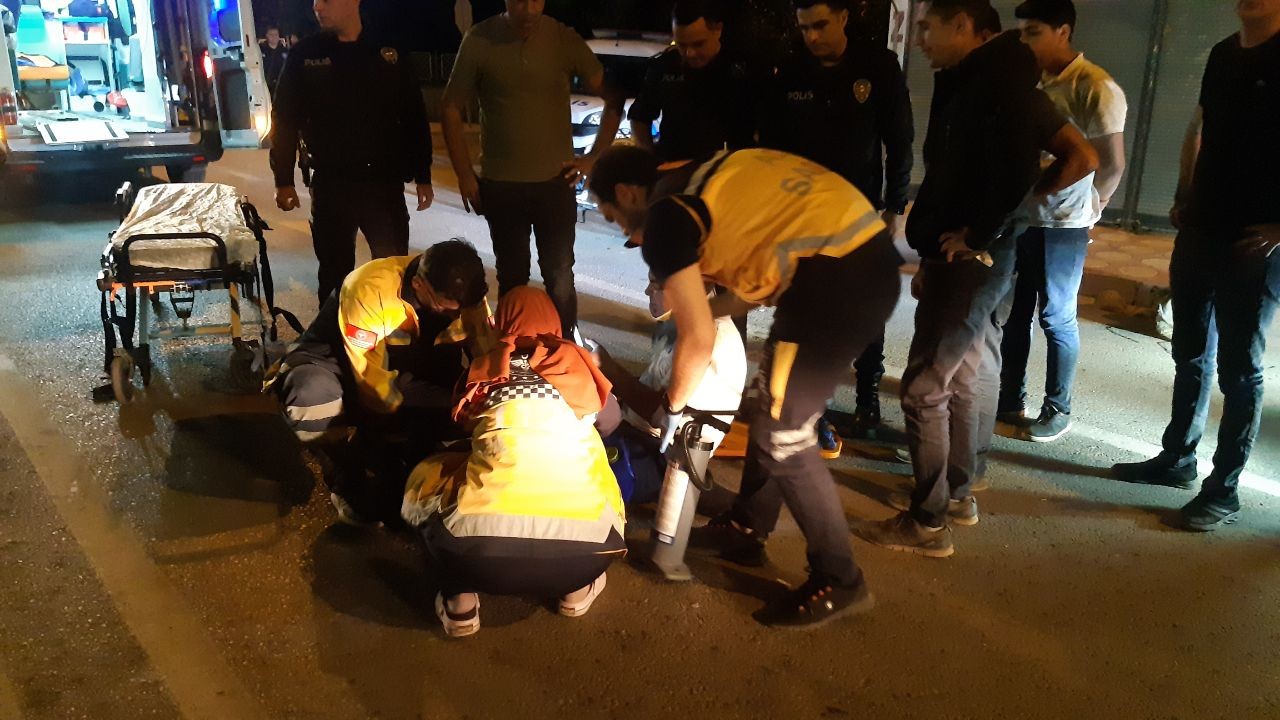 Motosiklet sürücüsü yaya çarptı