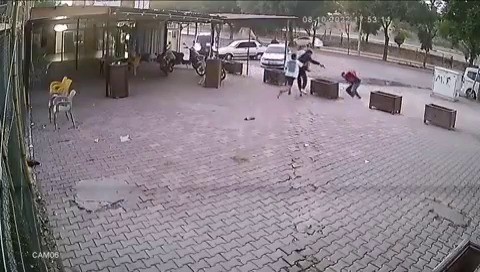 Arkadaşını tabancayla vurdu