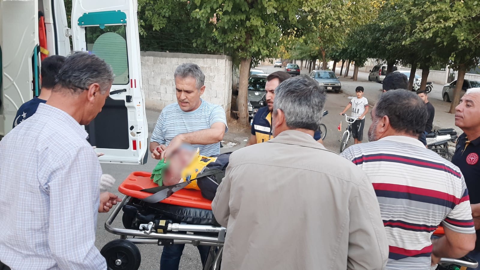 Otomobilin çarptığı yaya yaralandı