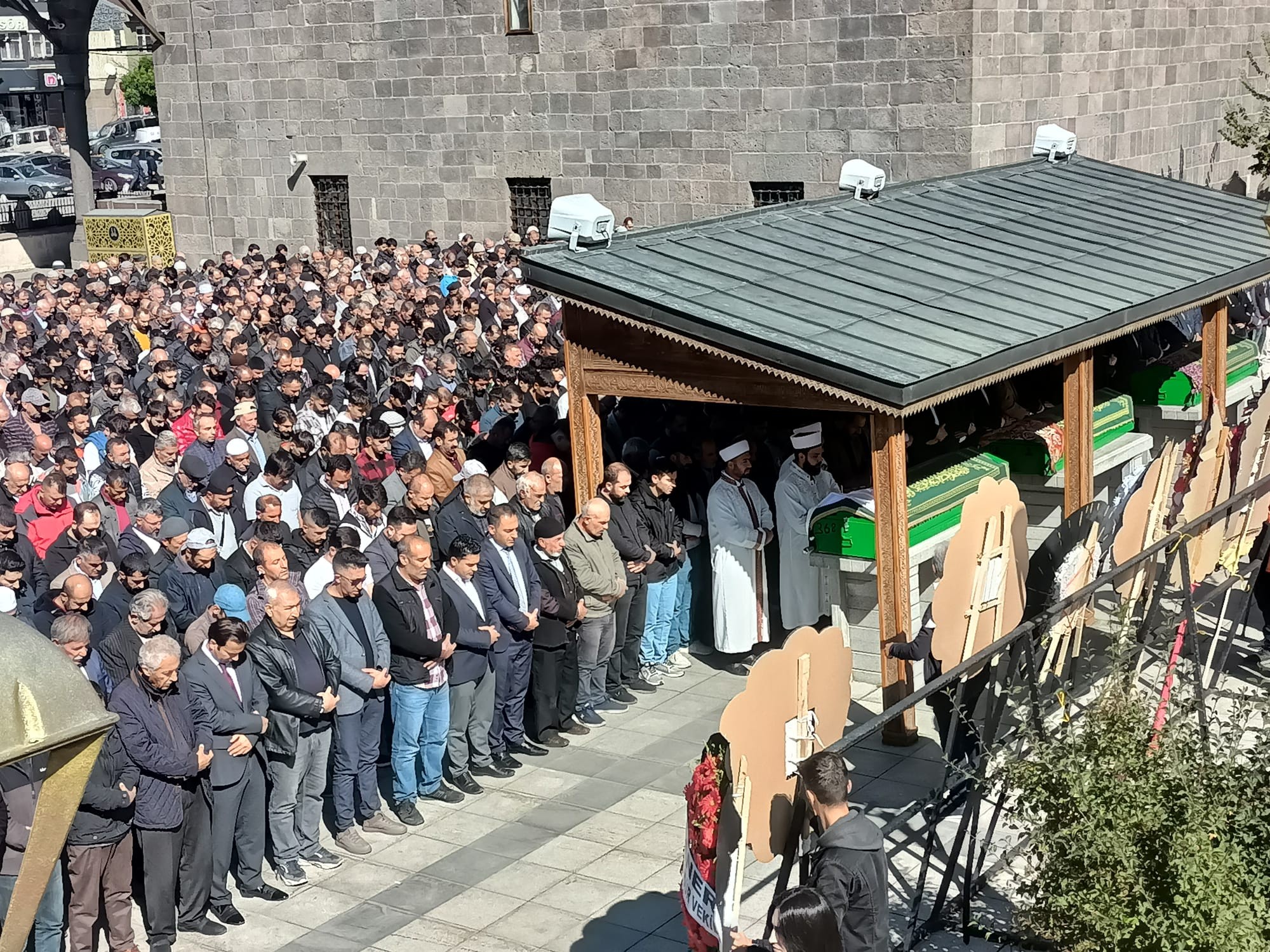 Yasak aşk fotoğrafı genç kızı ölüme götürdü