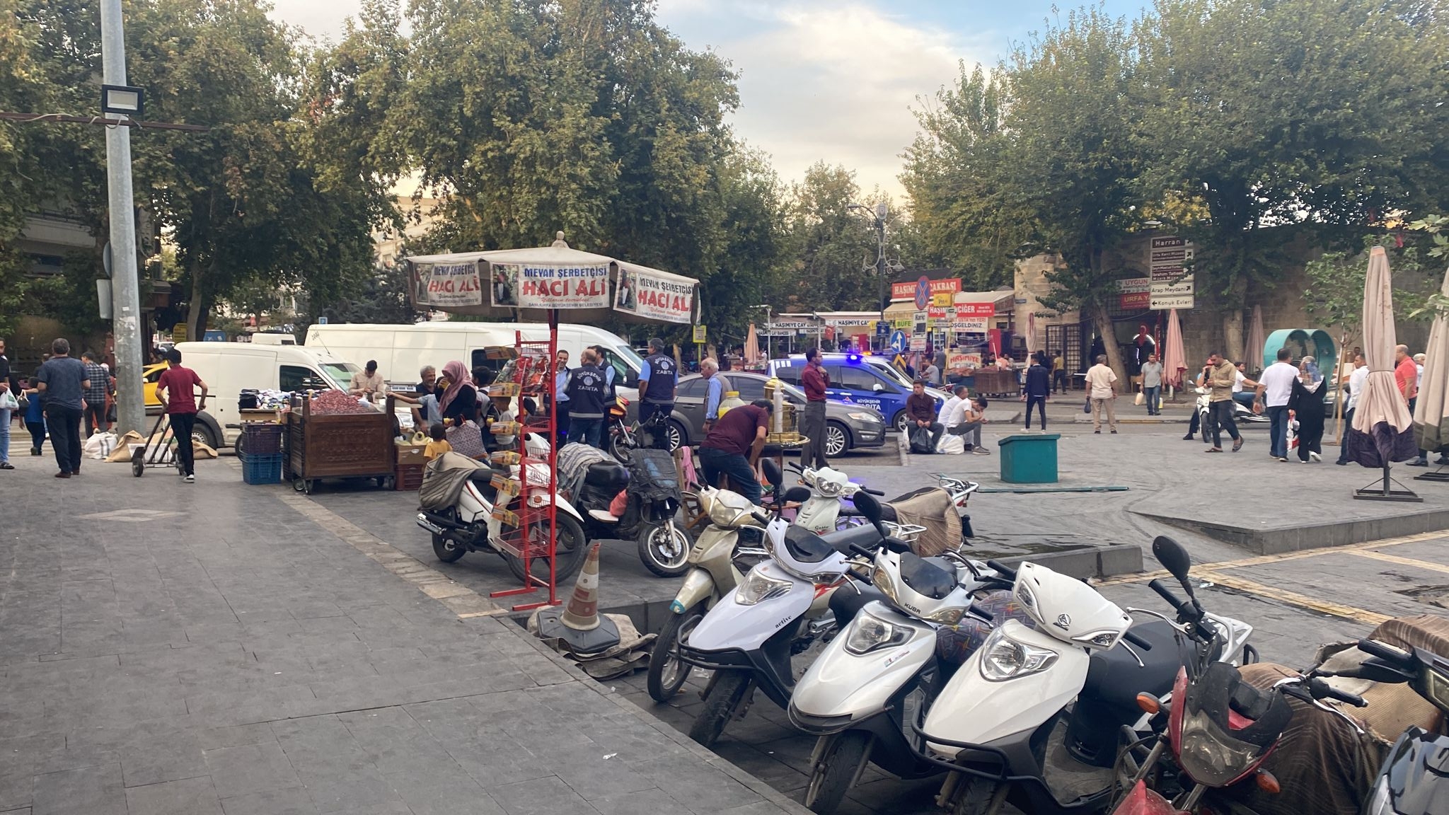 Büyükşehir zabıtaları ayakta uyuyor!