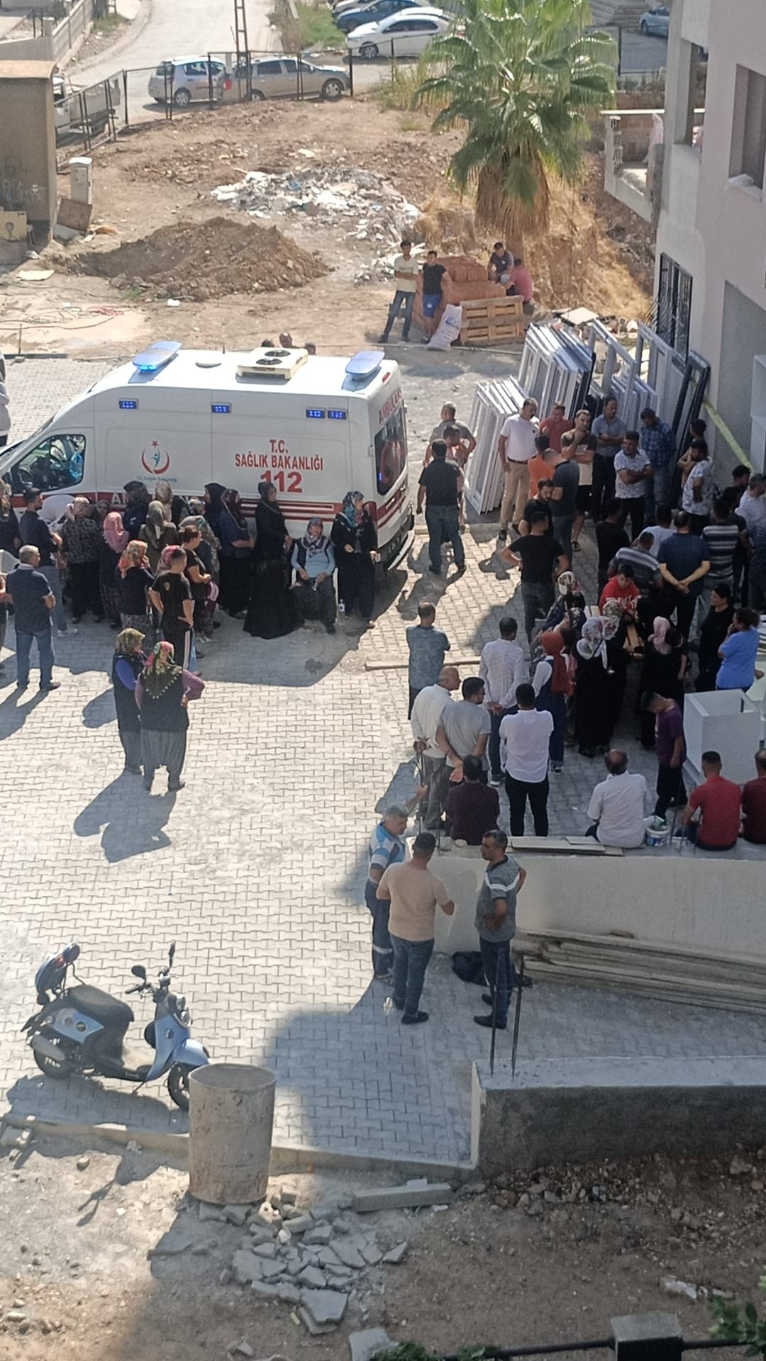 İnşaatta asansör boşluğuna düşen işçi öldü