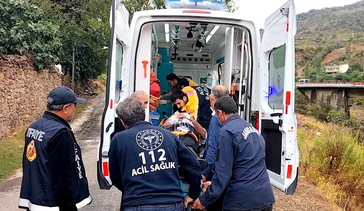 Minibüs şarampole düştü: 2 ağır yaralı