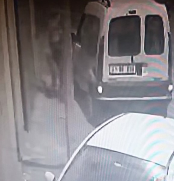 Tamir için bırakılan hafif ticari araç çalındı