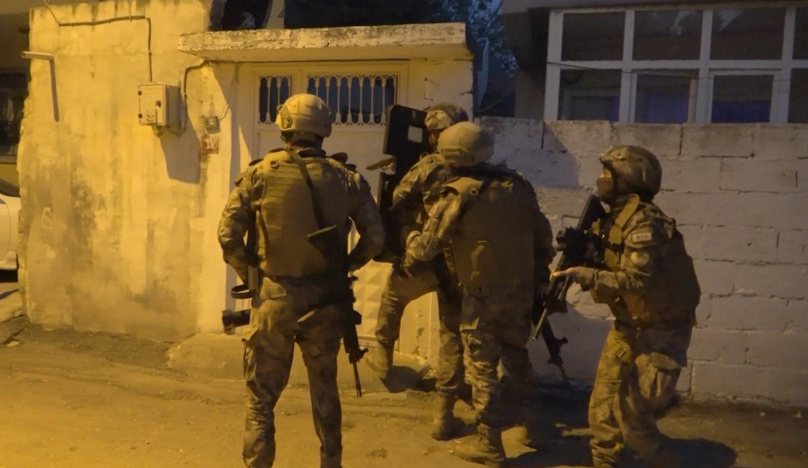 Zehir tacirlerine şafak operasyonu! 7 gözaltı