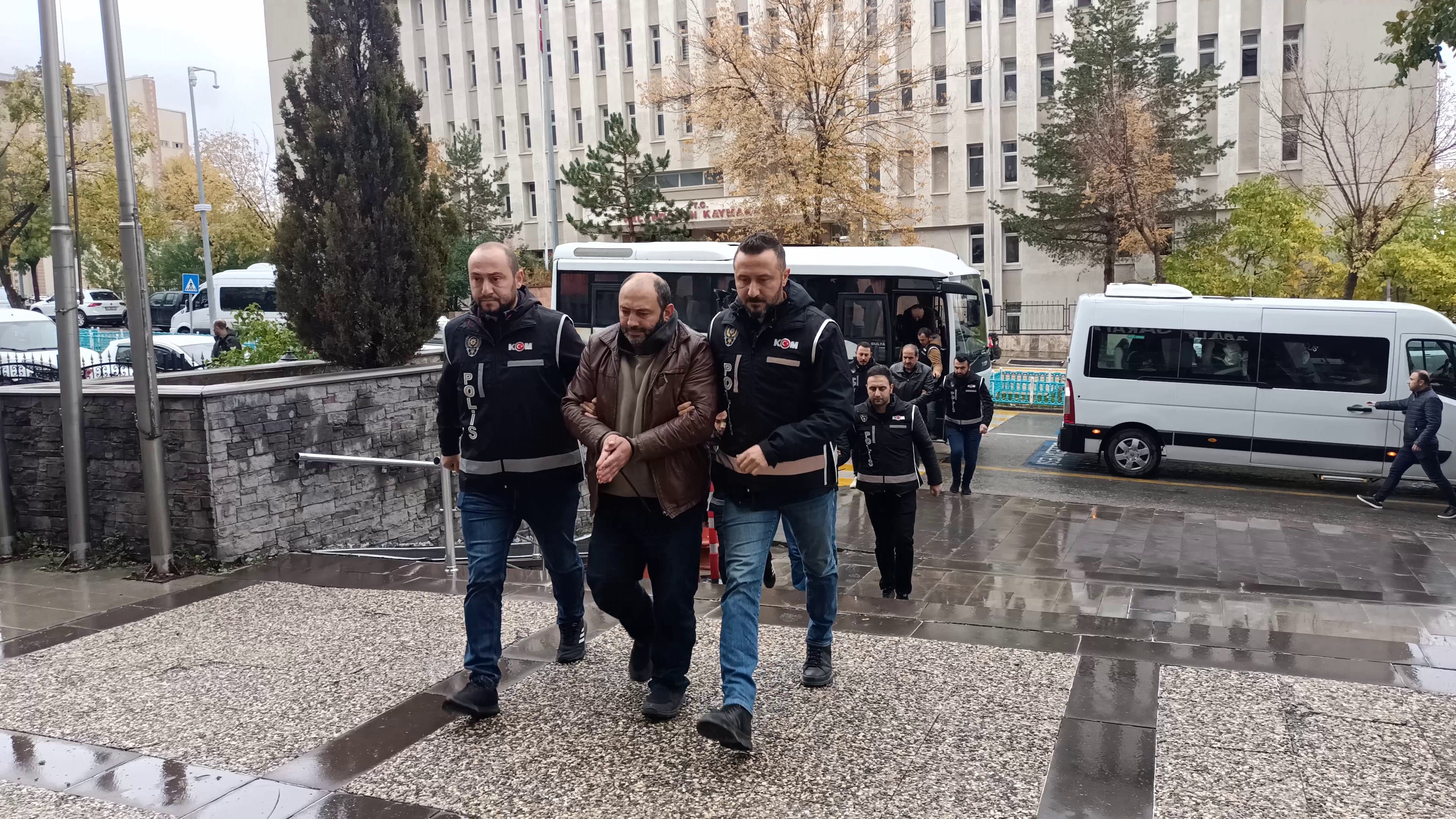 FETÖ operasyonu: 13 gözaltı