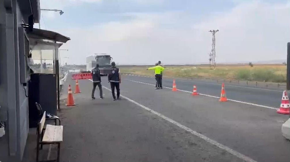 Kaçak göçmenlerin sevkini sağlayan 17 kişi tutuklandı