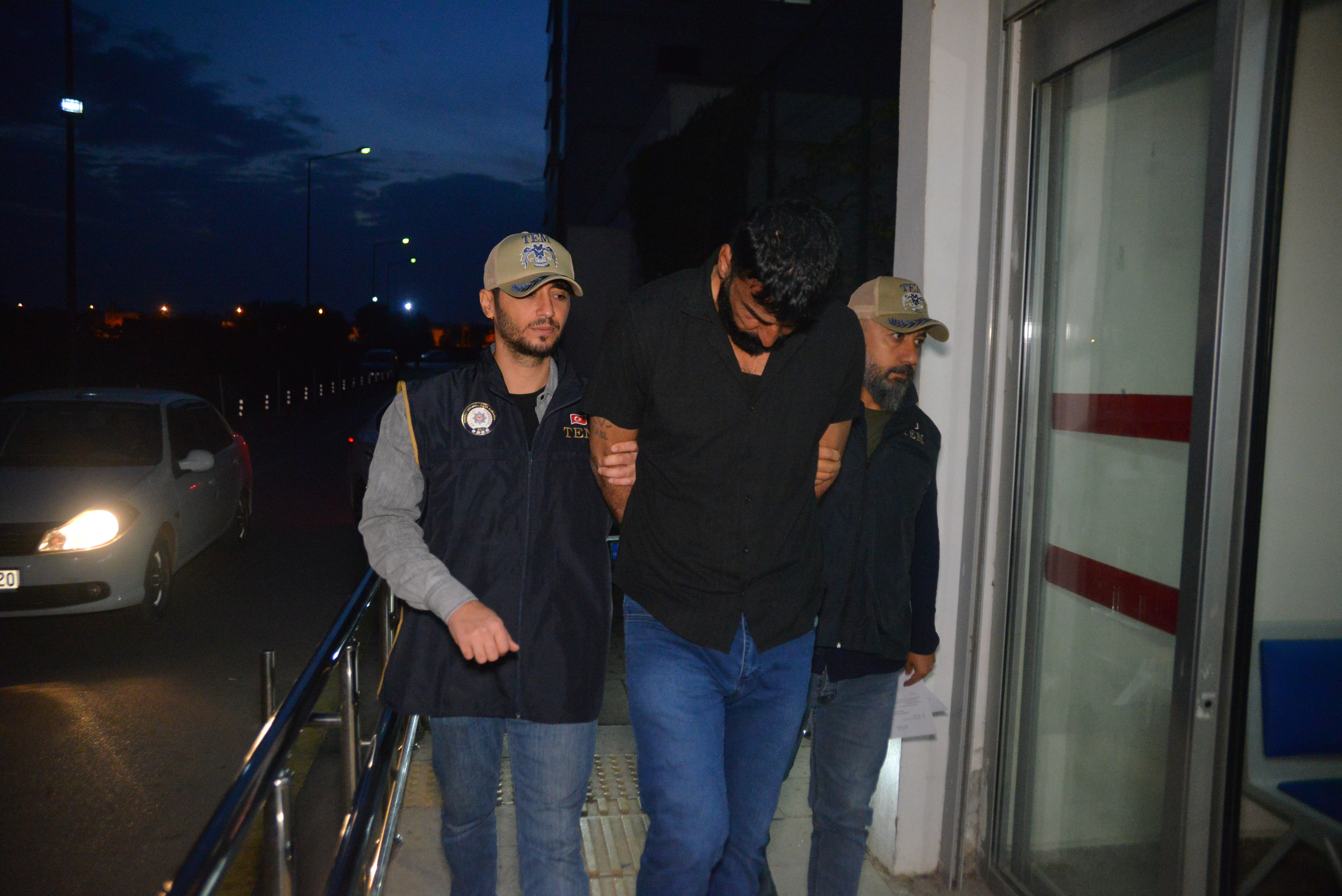 DEAŞ'a şafak operasyonu: 5 gözaltı