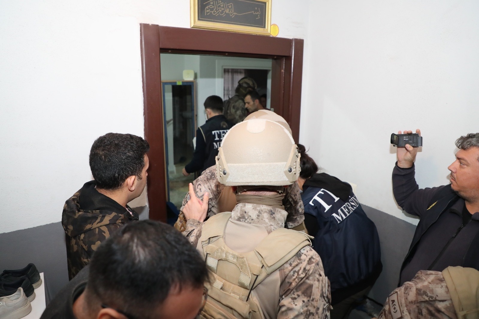 PKK ile DEAŞ'a şafak operasyonu: 13 gözaltı