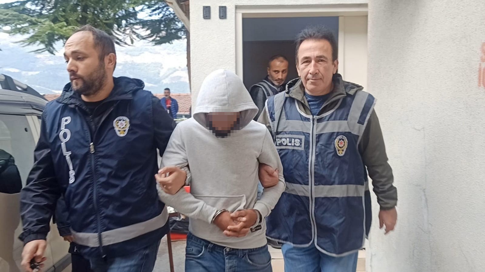Telefon dolandırıcılarının darbe: 5 tutuklama