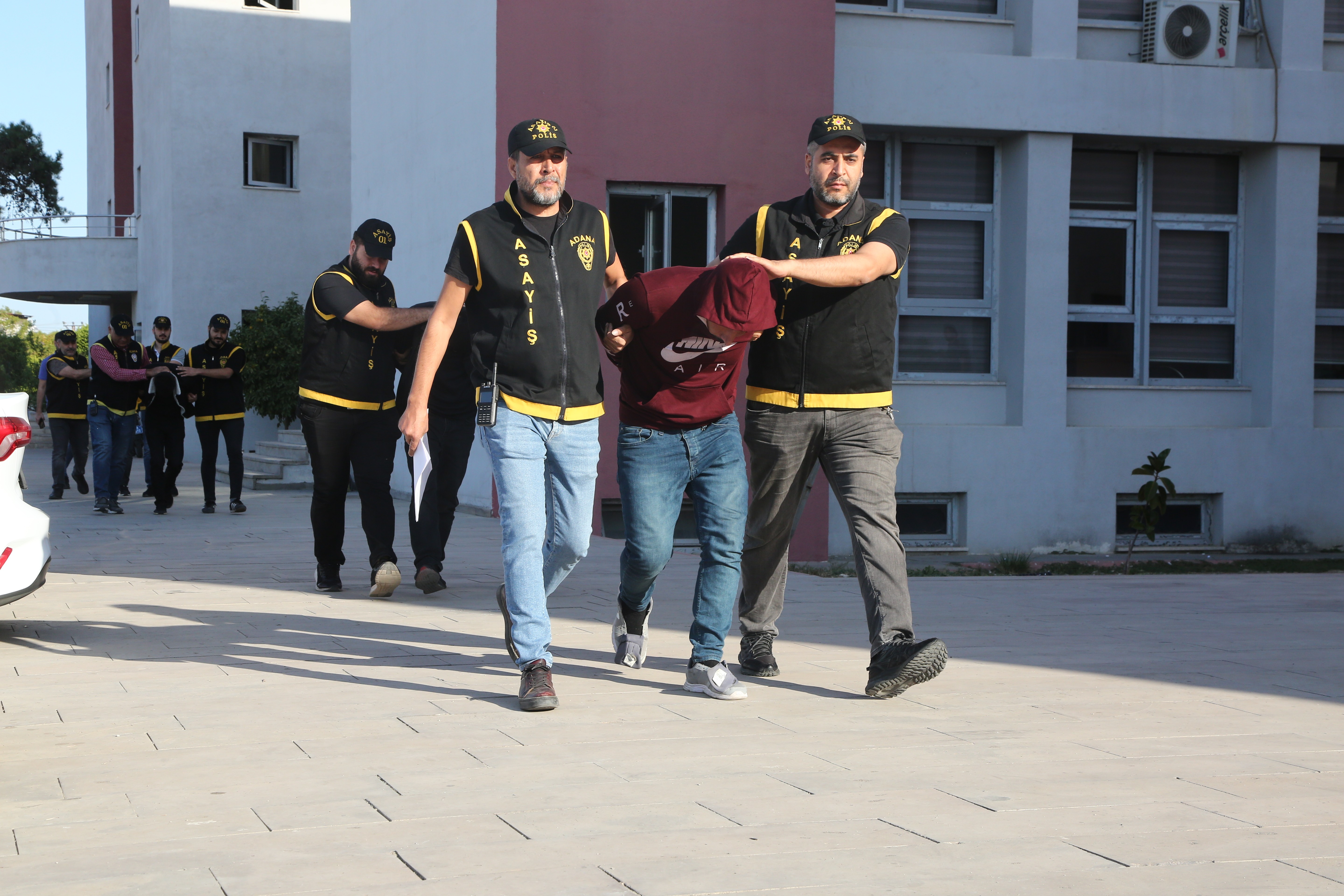 Sokak ortasında yaşanan darp olayında 3 kişi tutuklandı