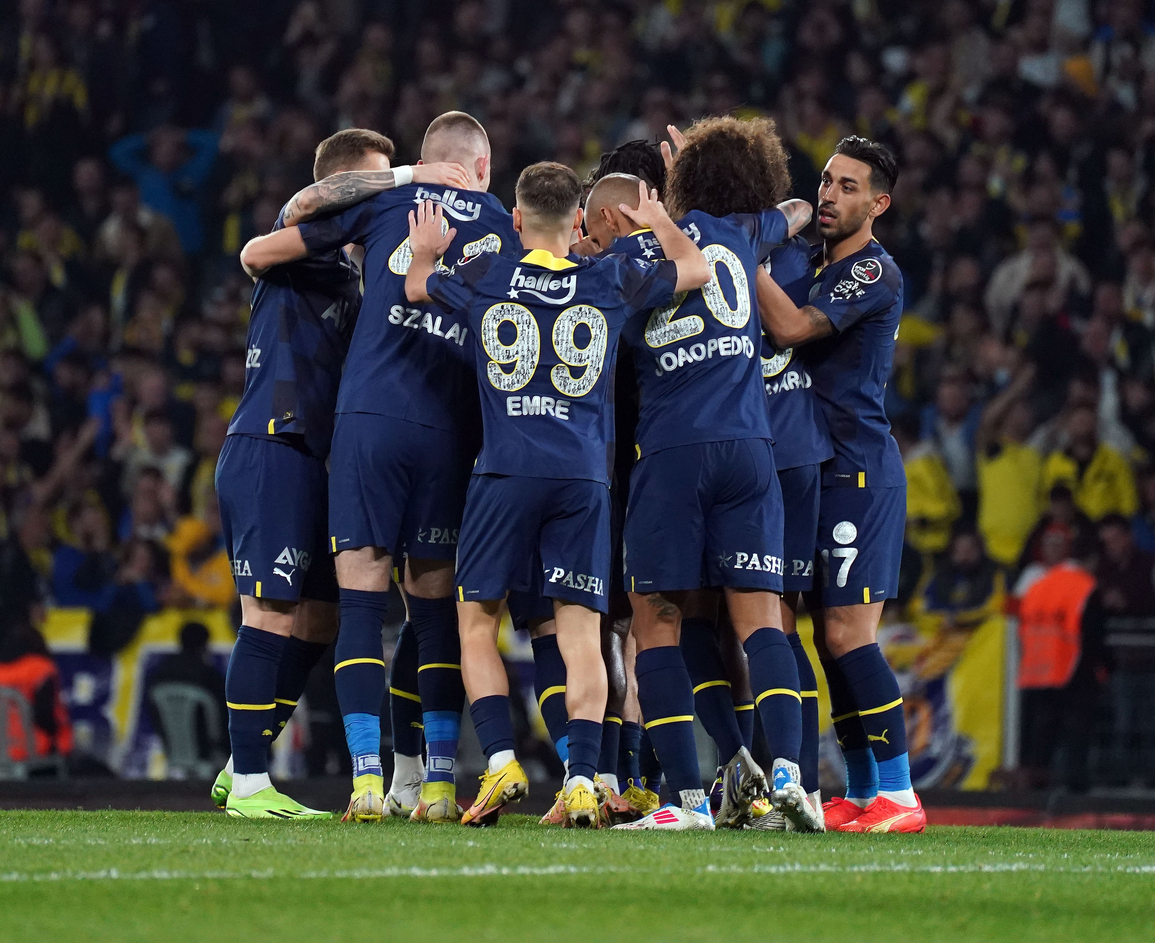 Fenerbahçe hem sahada hem istatistiklerde zirvede