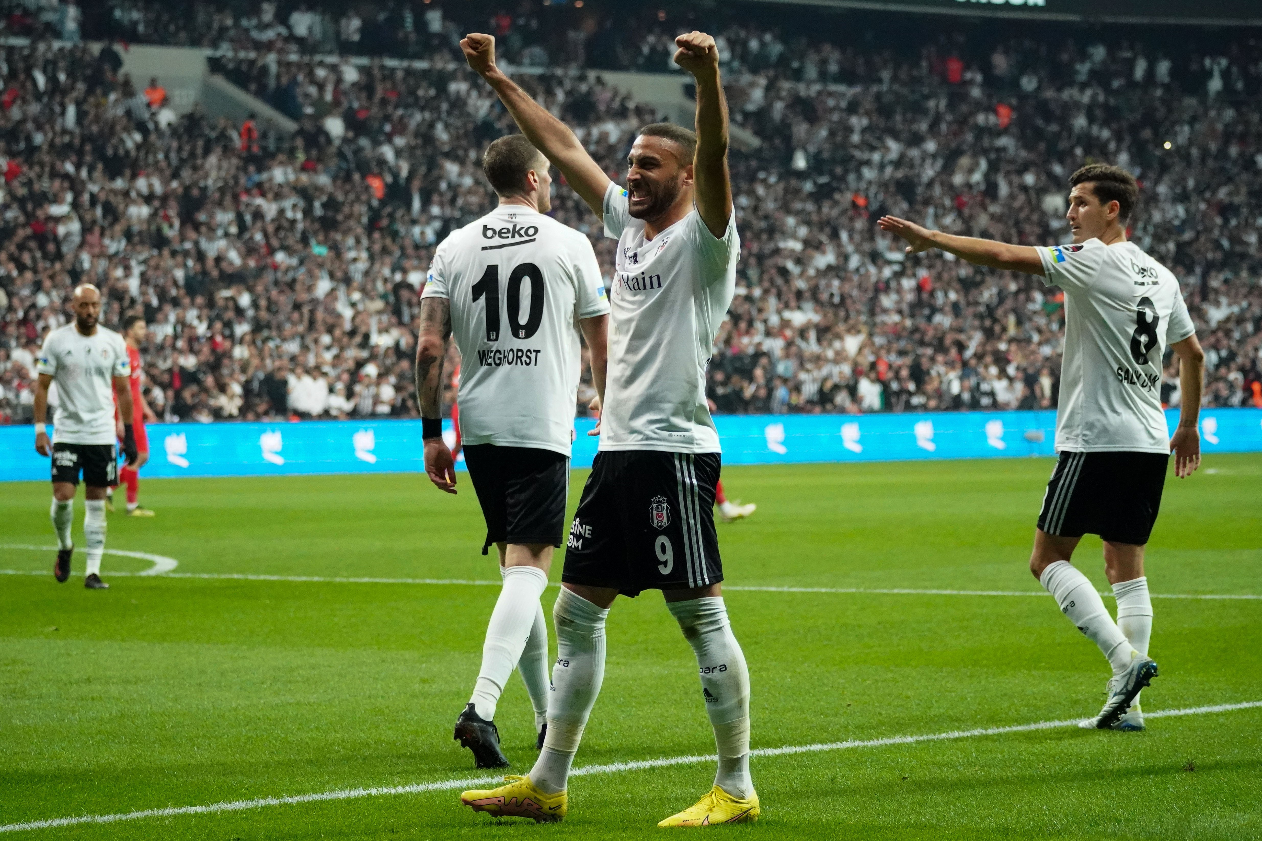 Kartal’da yüzler gülüyor