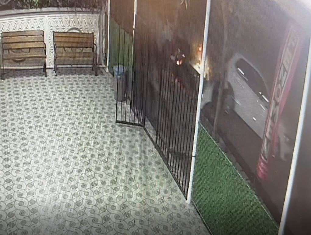 Siverek'te otomobil öğretmenlere çarptı! 2 yaralı