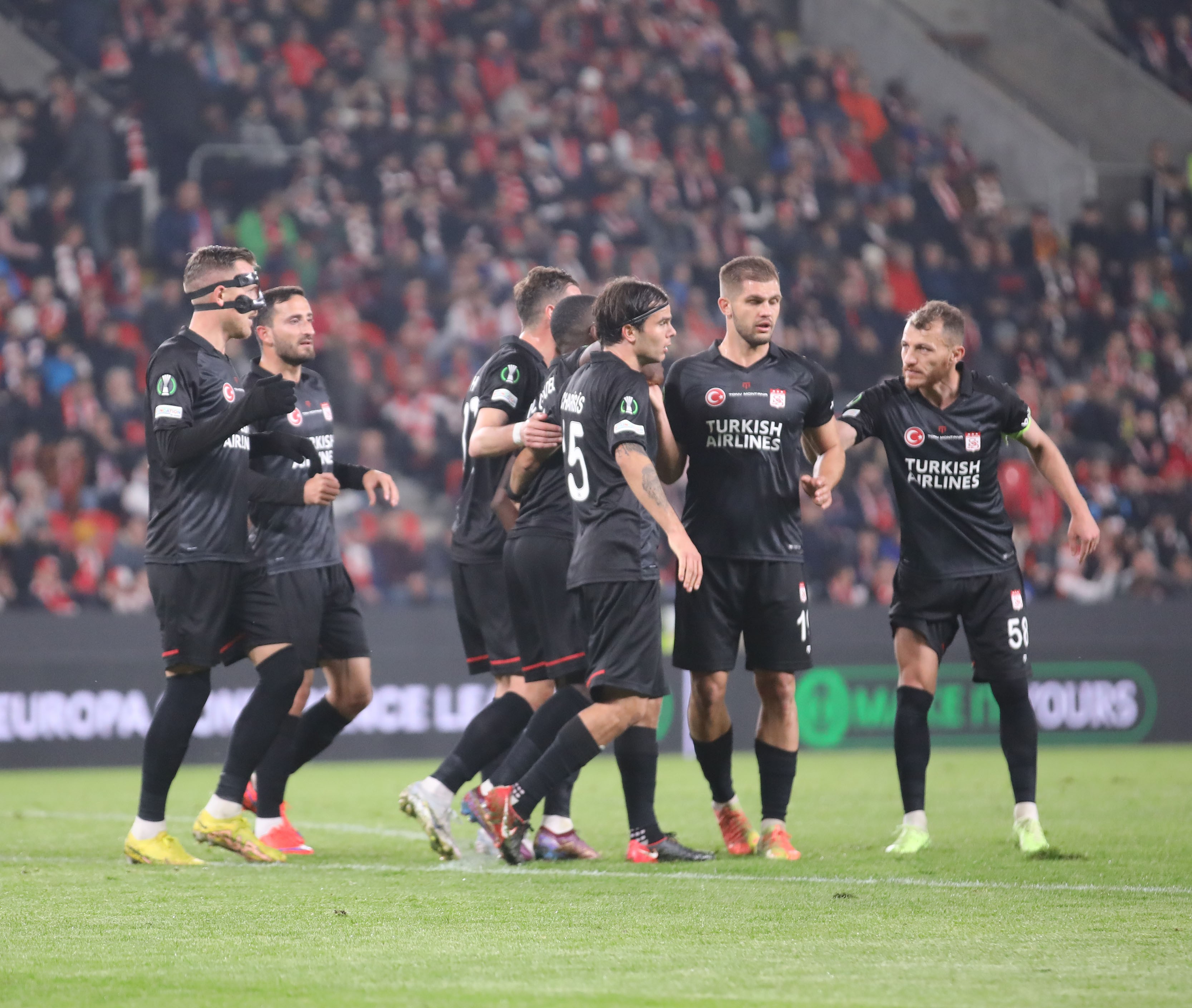 Sivasspor lider olarak son 16’ya yükseldi