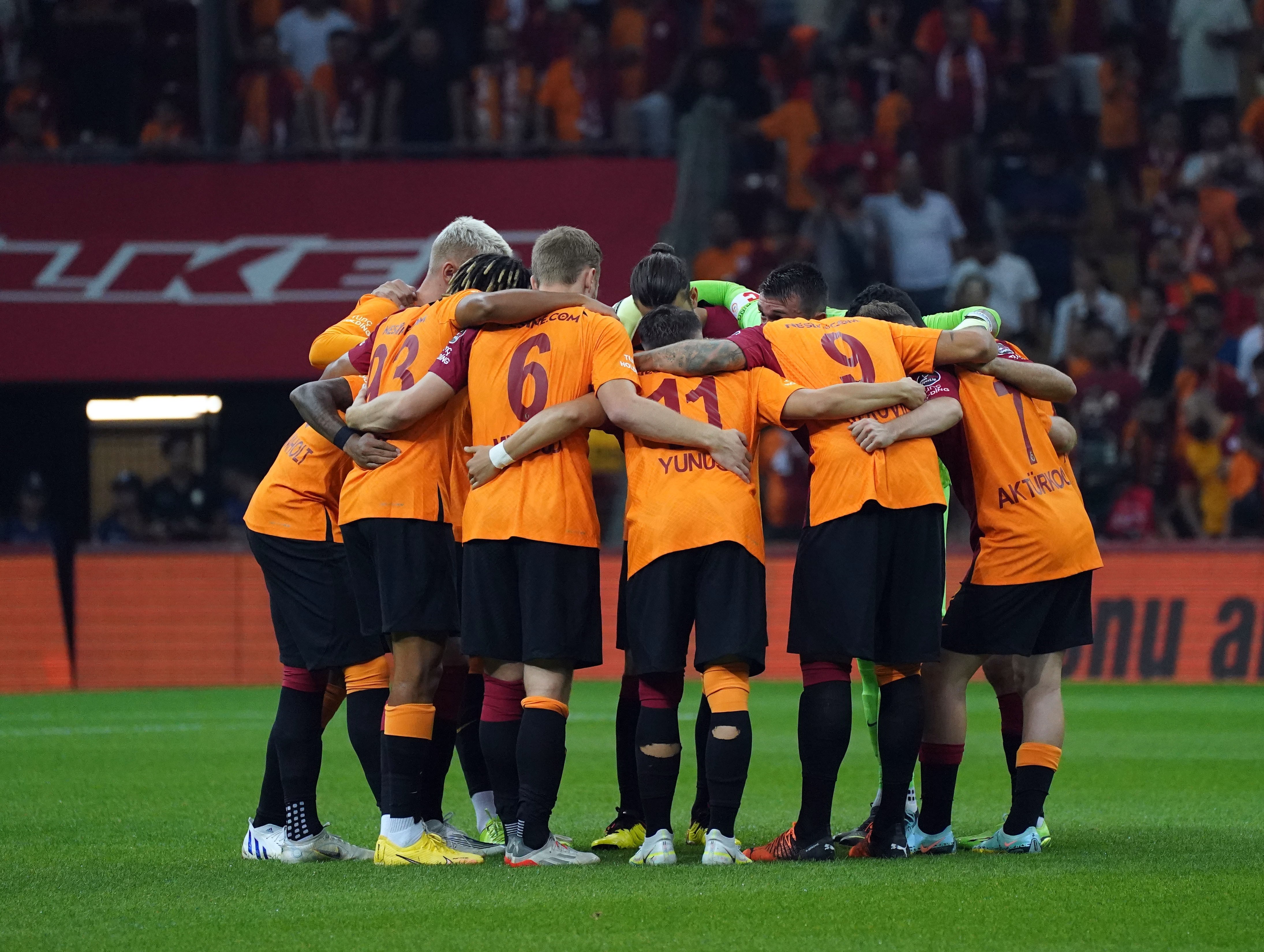 Galatasaray'da derbide hedef 3 puan