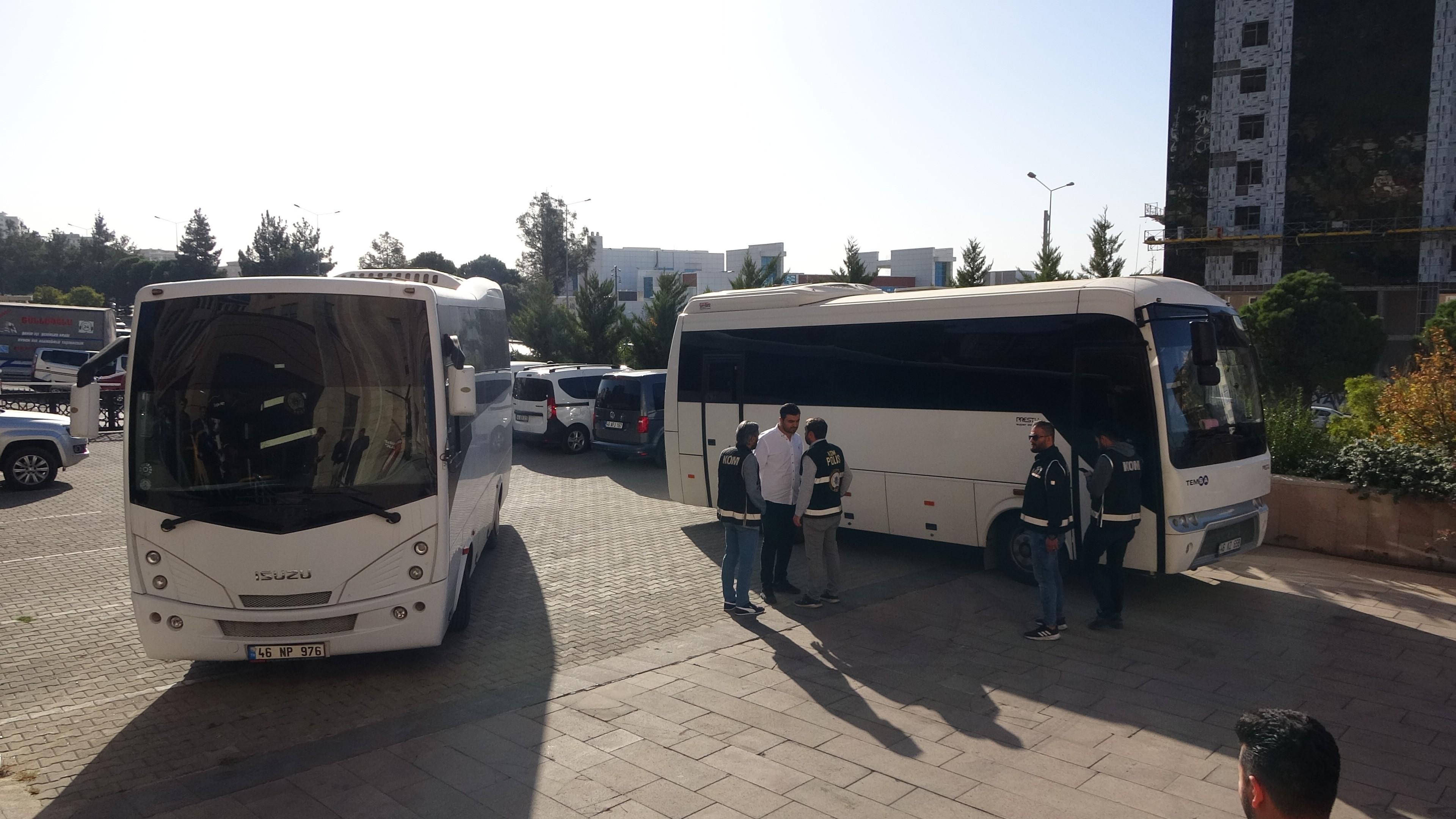 Suç örgütü operasyonunda 19 kişi gözaltına alındı