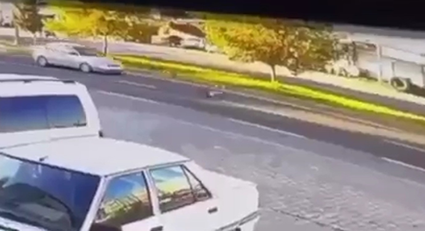 Şanlıurfa'da otomobilin çocuğa çarpma anı kamerada