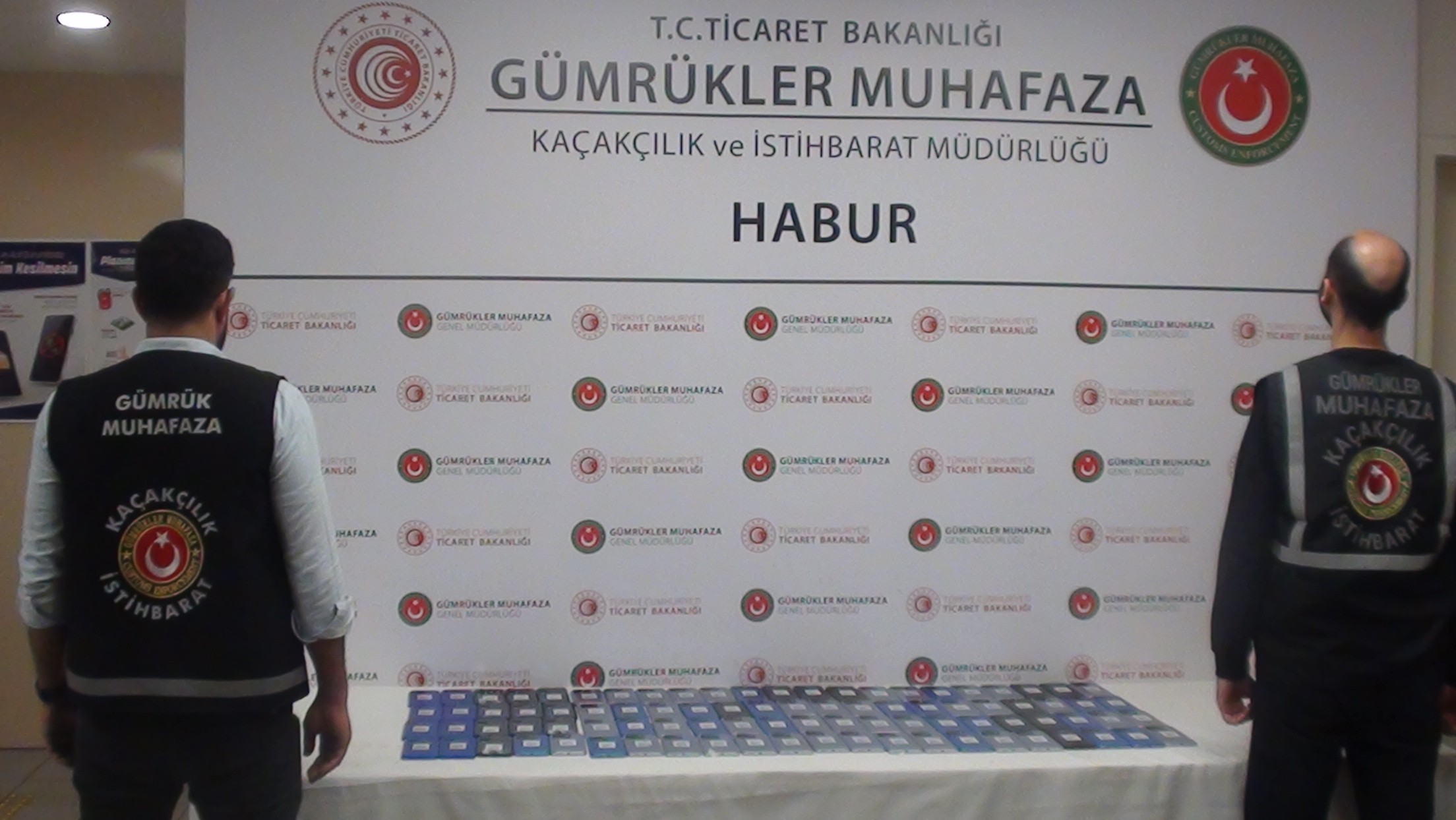 Habur Sınır Kapısı’nda 594 adet kaçak cep telefonu ele geçirildi