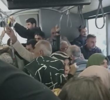 Şanlıurfa'da yolcular birbirini ezdi!