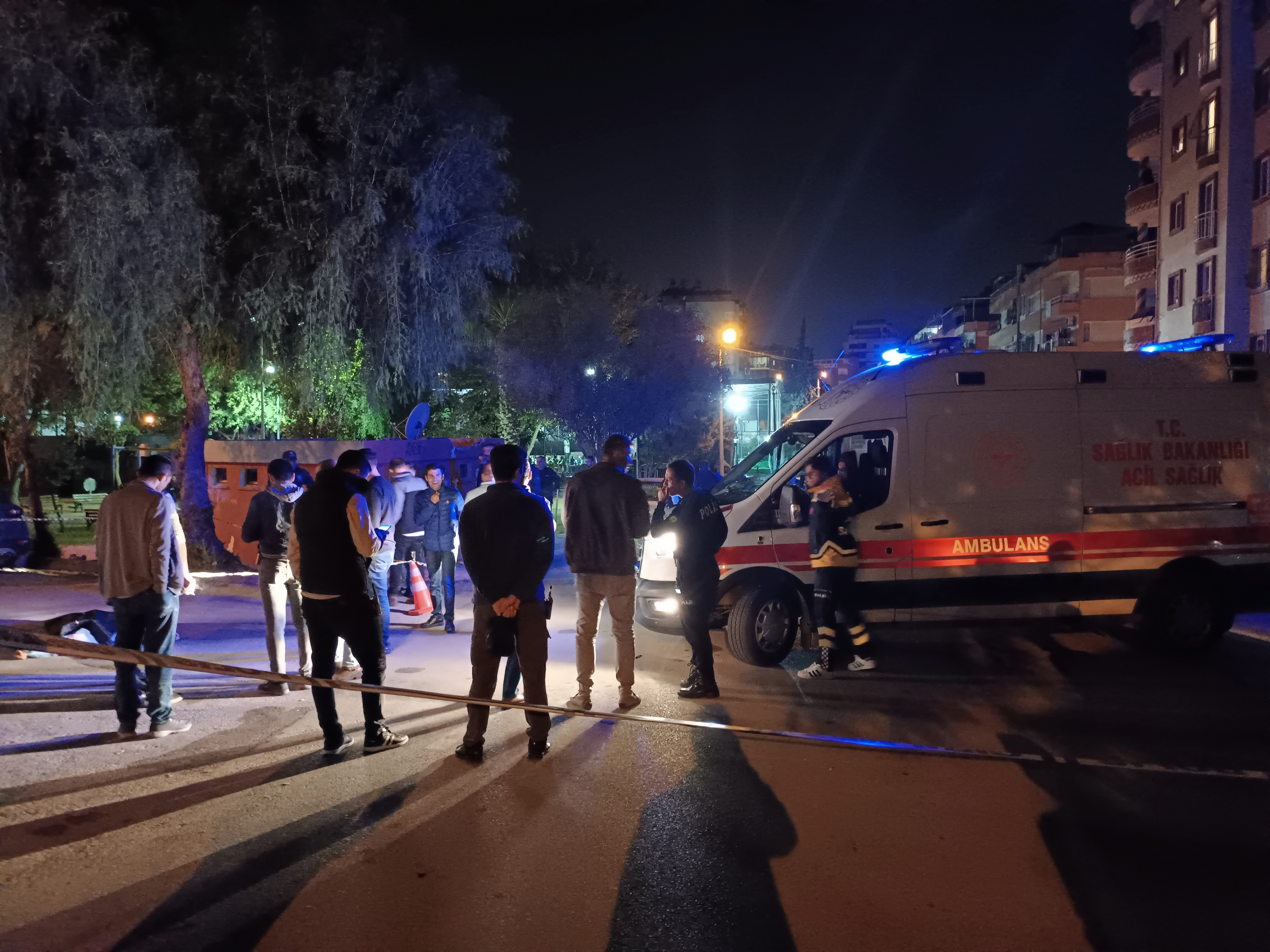 Sokakta yürüyen kişiyi başından vurup öldürdüler