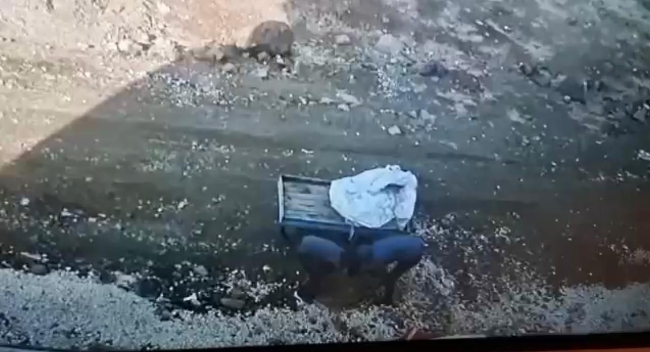 Şanlıurfa'da rögar kapağını çalmak isterken çukura düştü