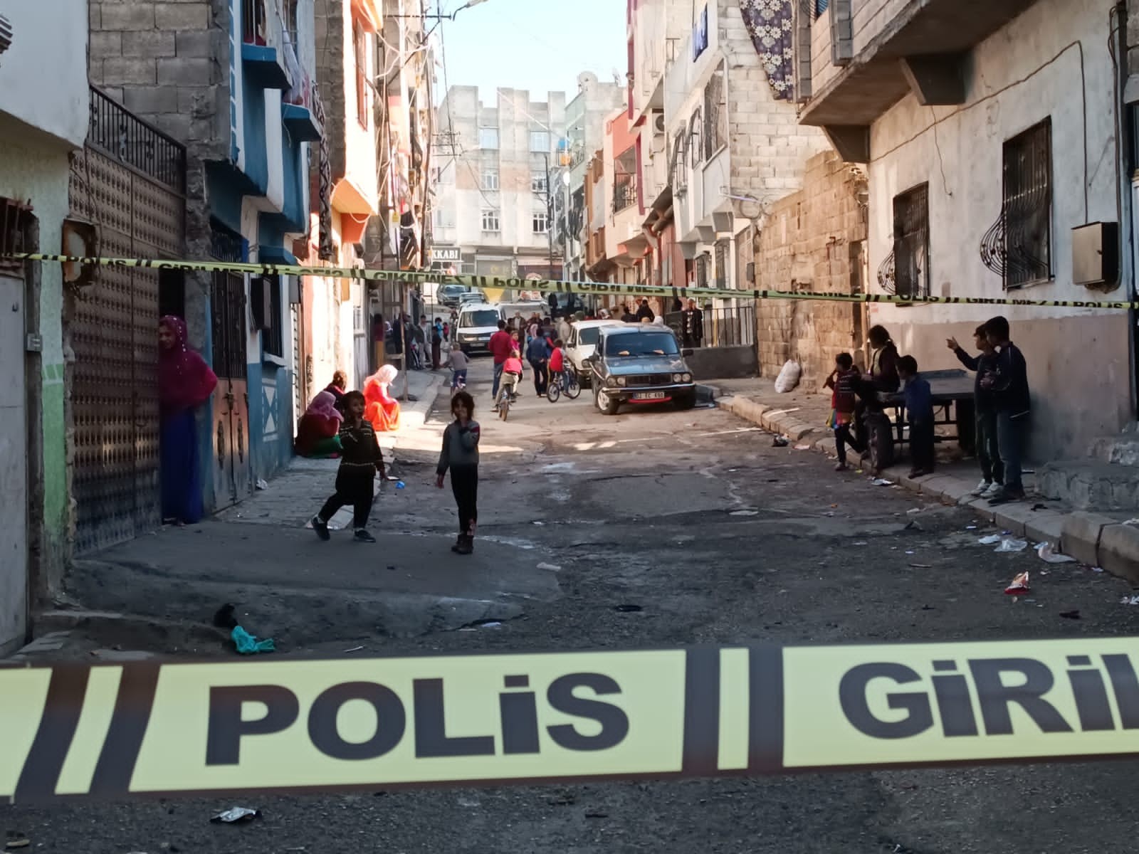 Komşuların silahlı kavgasında 3 çocuk yaralandı