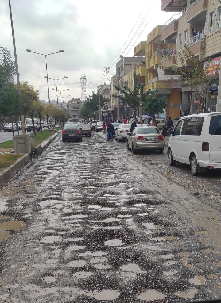 Urfa'da köy yollarını aratmayan görüntüler