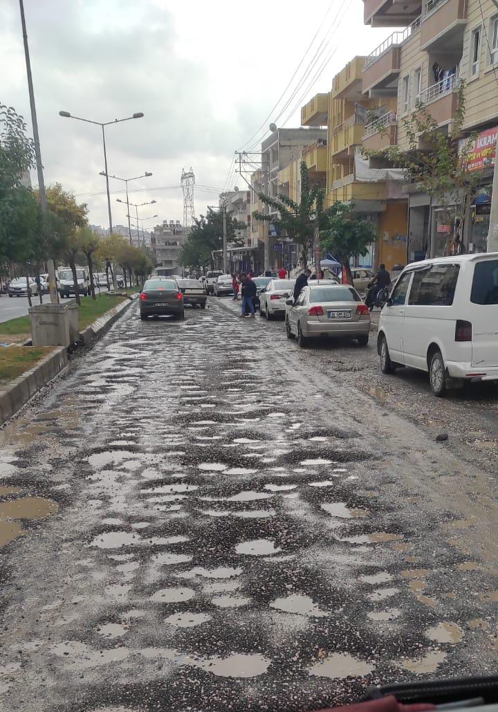 Urfa'da köy yollarını aratmayan görüntüler