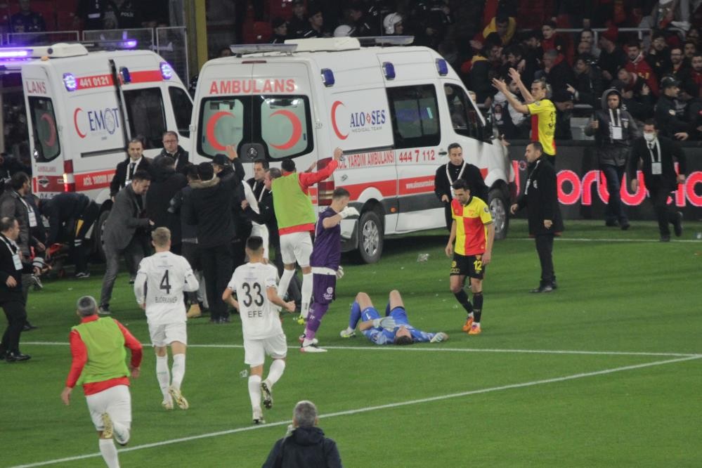 Olaylı İzmir derbisi Avrupa basınında