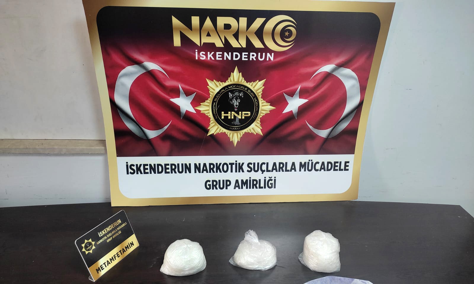 Taksideki valizde uyuşturucu ele geçirildi: 2 gözaltı
