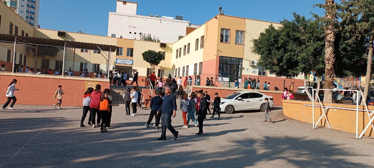 Okulda dehşet: Kız öğrenci tuvalette bıçaklanarak öldürüldü