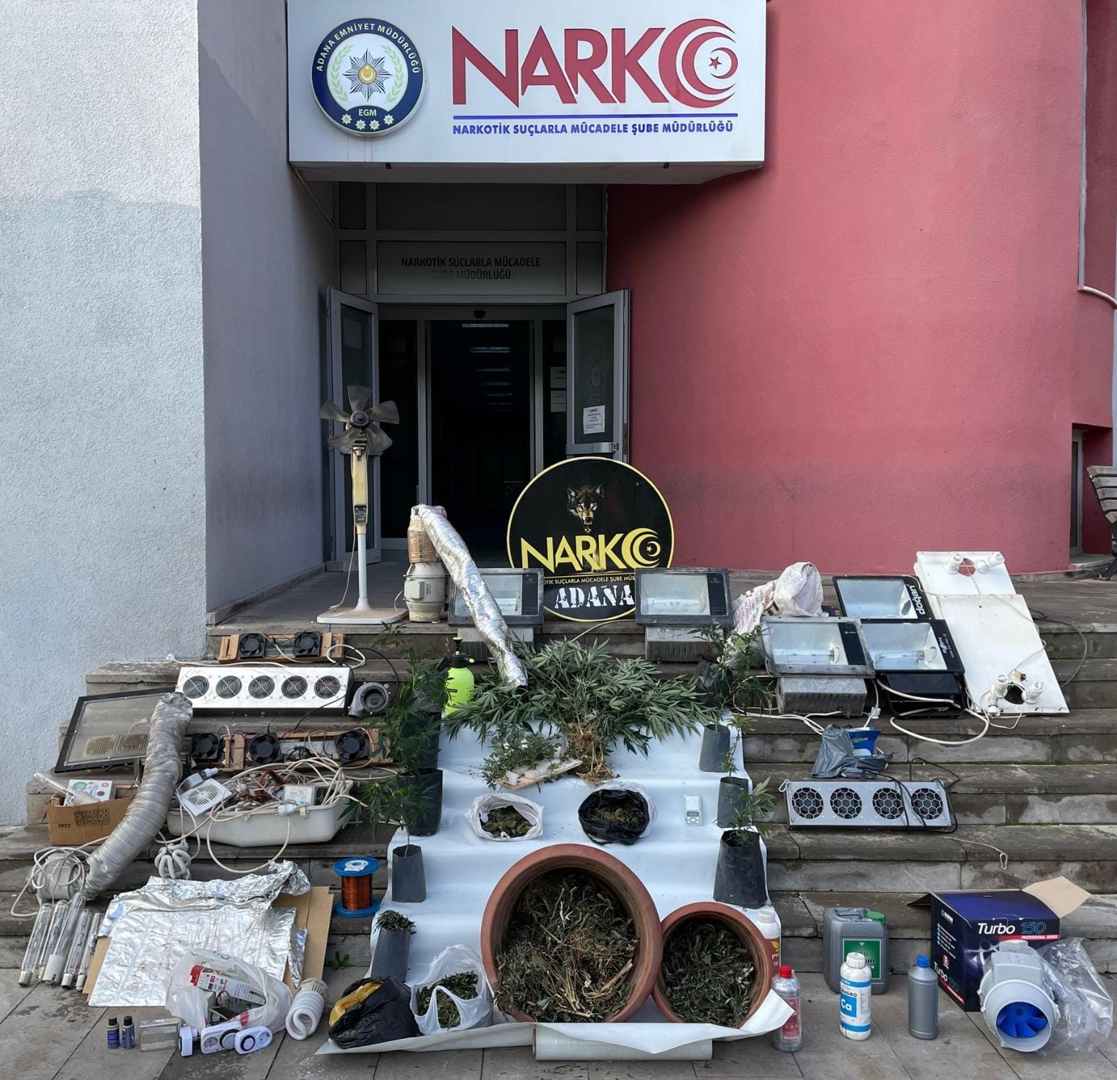 Torbacılık yaptığı öne sürülen 5 zanlı tutuklandı