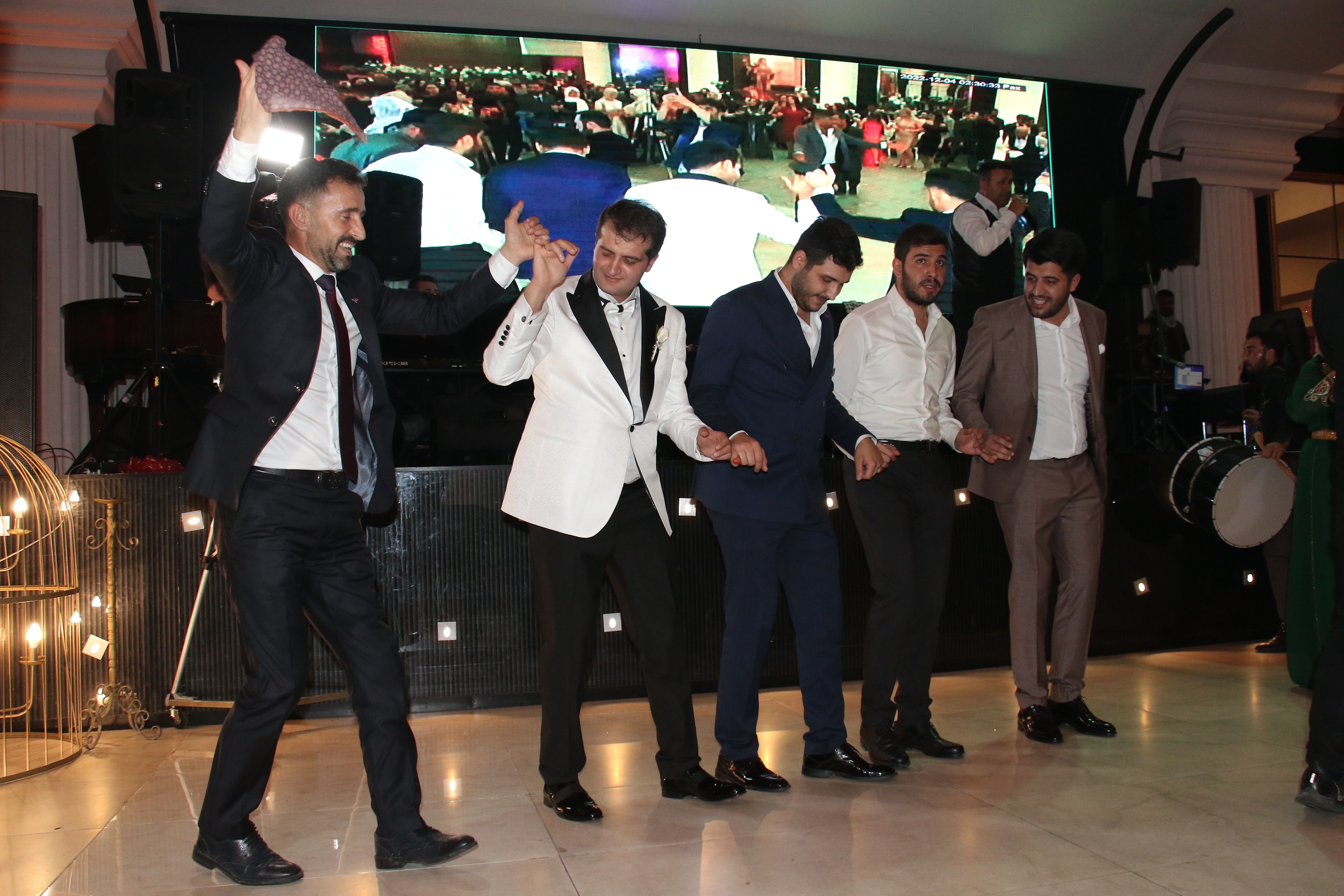 Destici Şanlıurfa'da Pijan Aşiretinin düğününe katıldı