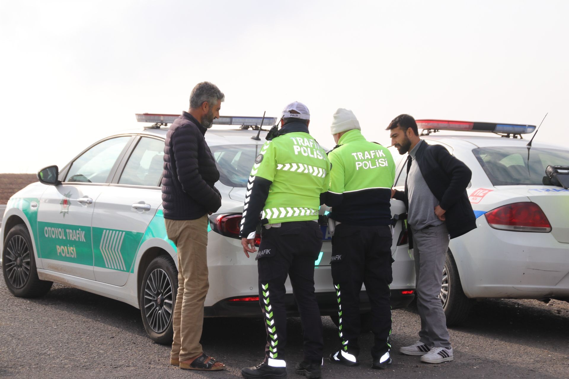 Şanlıurfa-Suruç yolunda dron destekli denetim