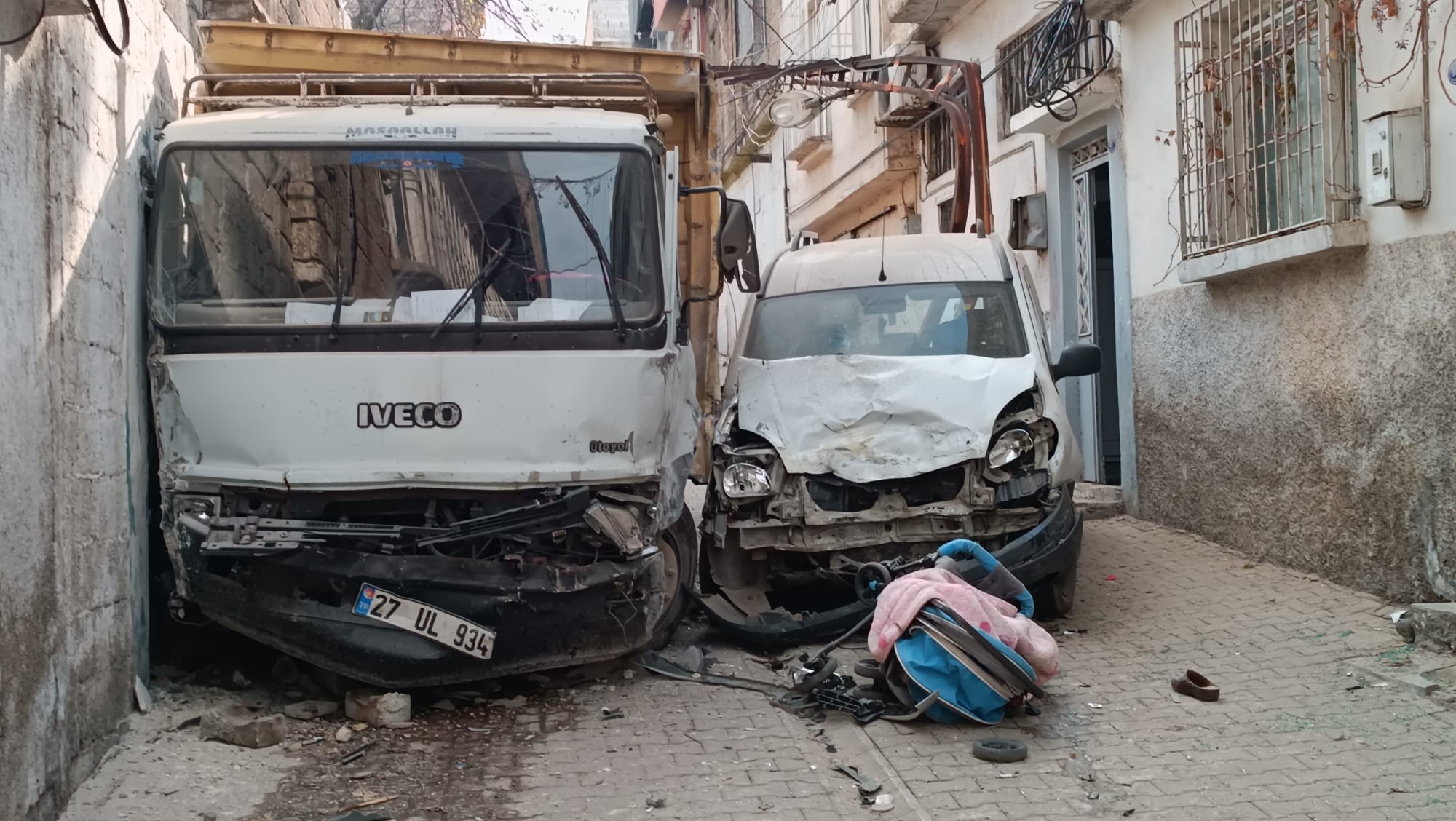 Freni boşalan kamyonet çocukları ezdi: 1 ölü, 3 yaralı