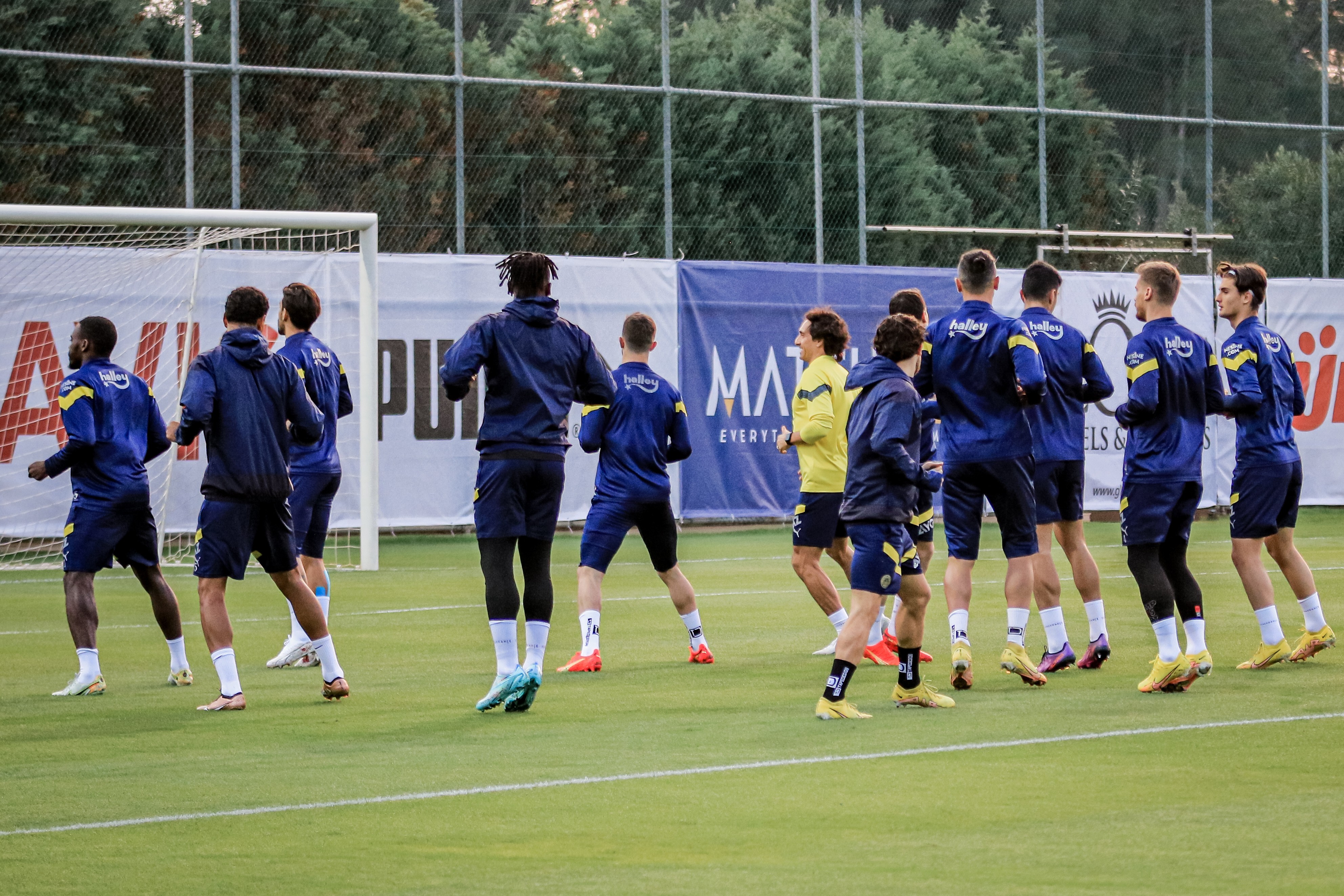 Fenerbahçe hazırlıklarını sürdürdü