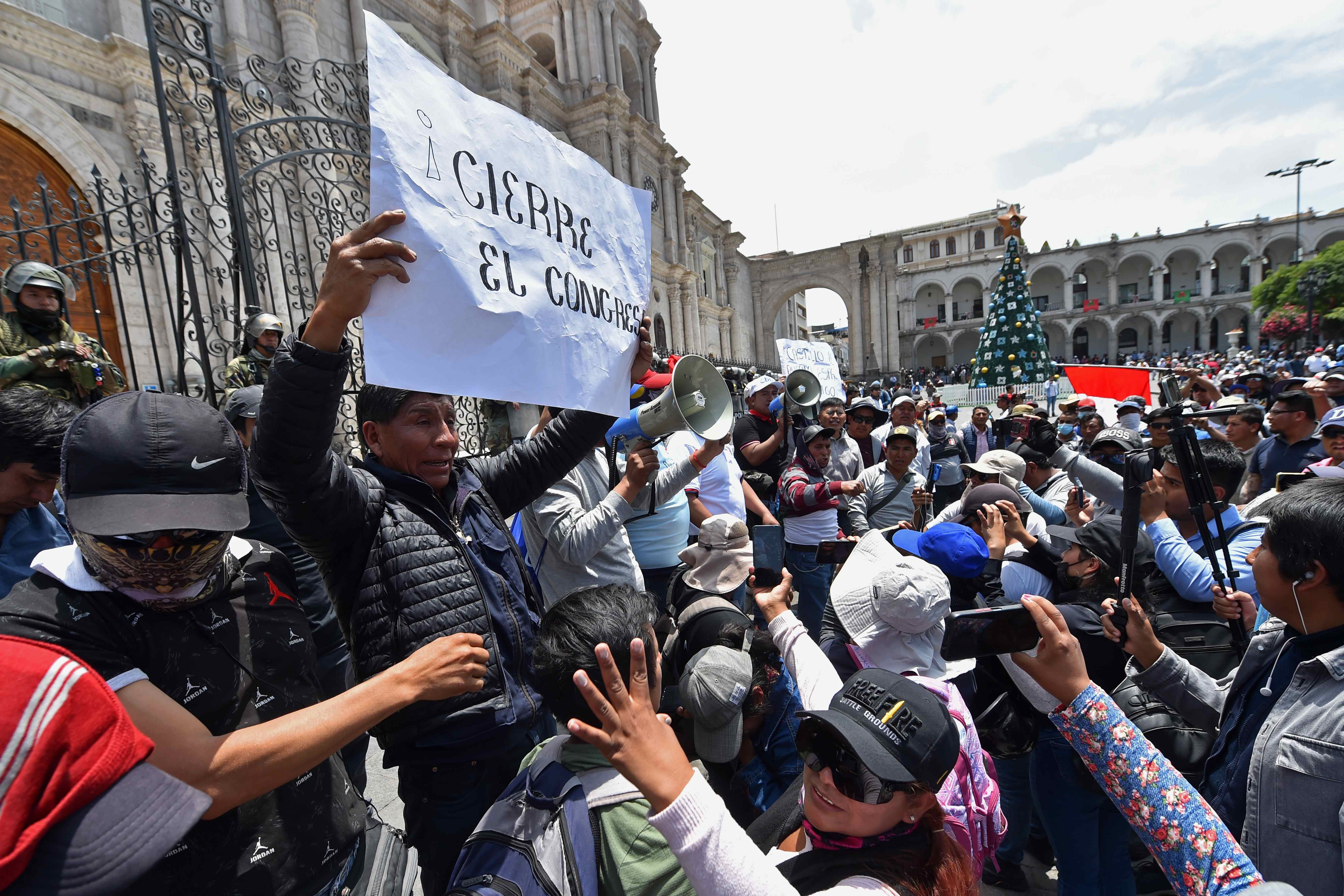 Peru’da 30 gün boyunca OHAL ilan edildi