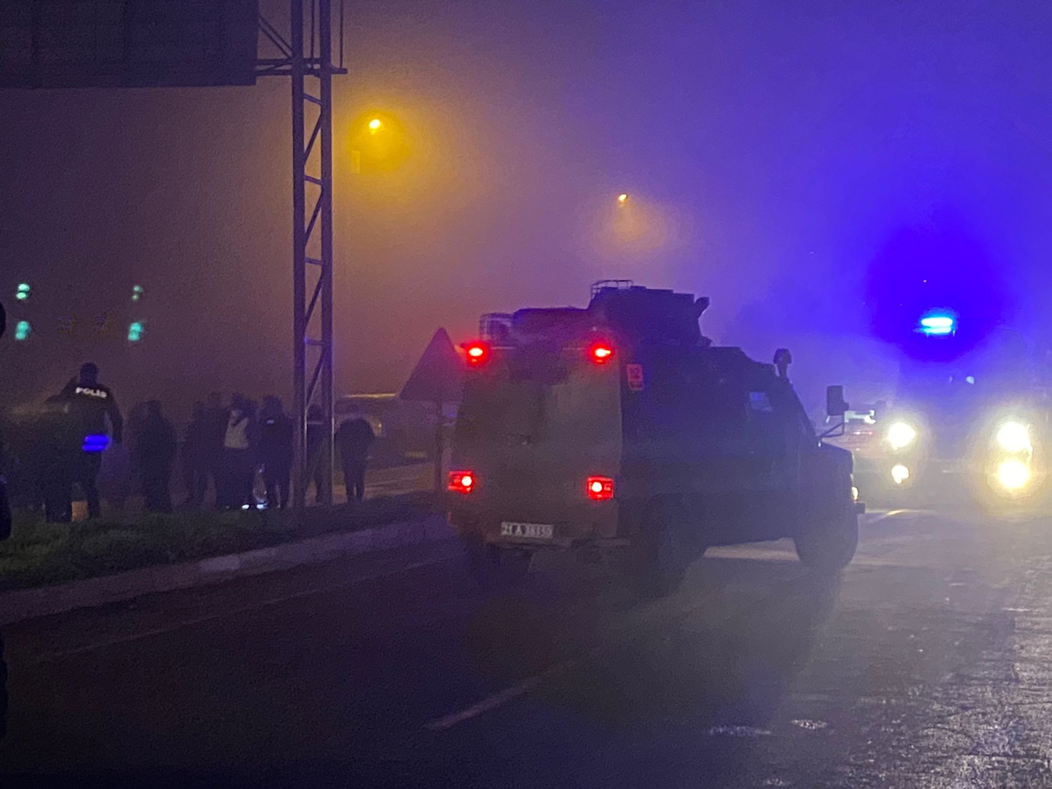 Polis aracına bombalı saldırı: 9 yaralı, 2 gözaltı