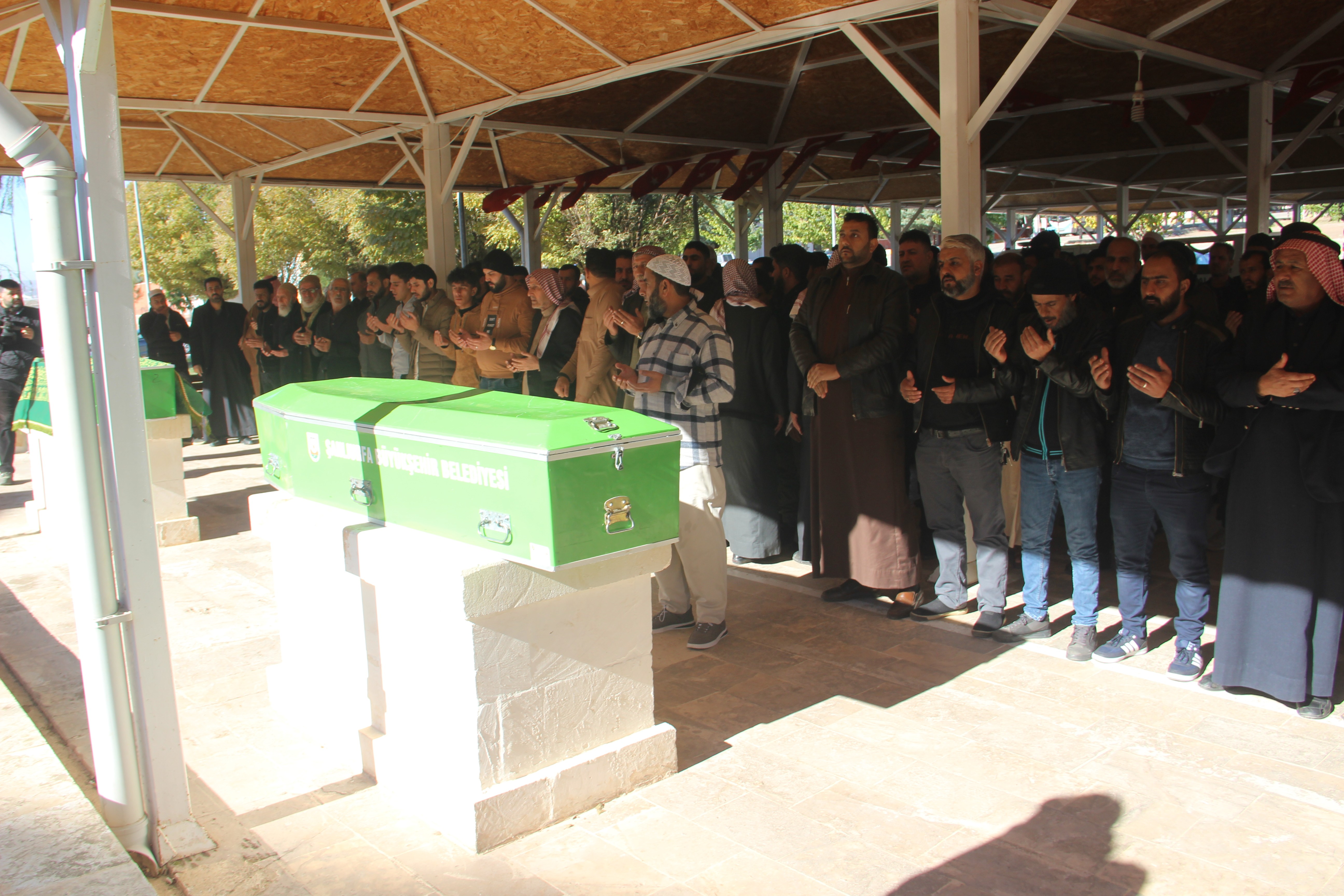 Şanlıurfa'da feci kazada ölen göçmenlerin cenazesi ailelerine teslim ediliyor