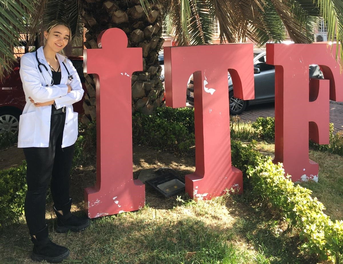 Sahte doktor yakayı ele verdi