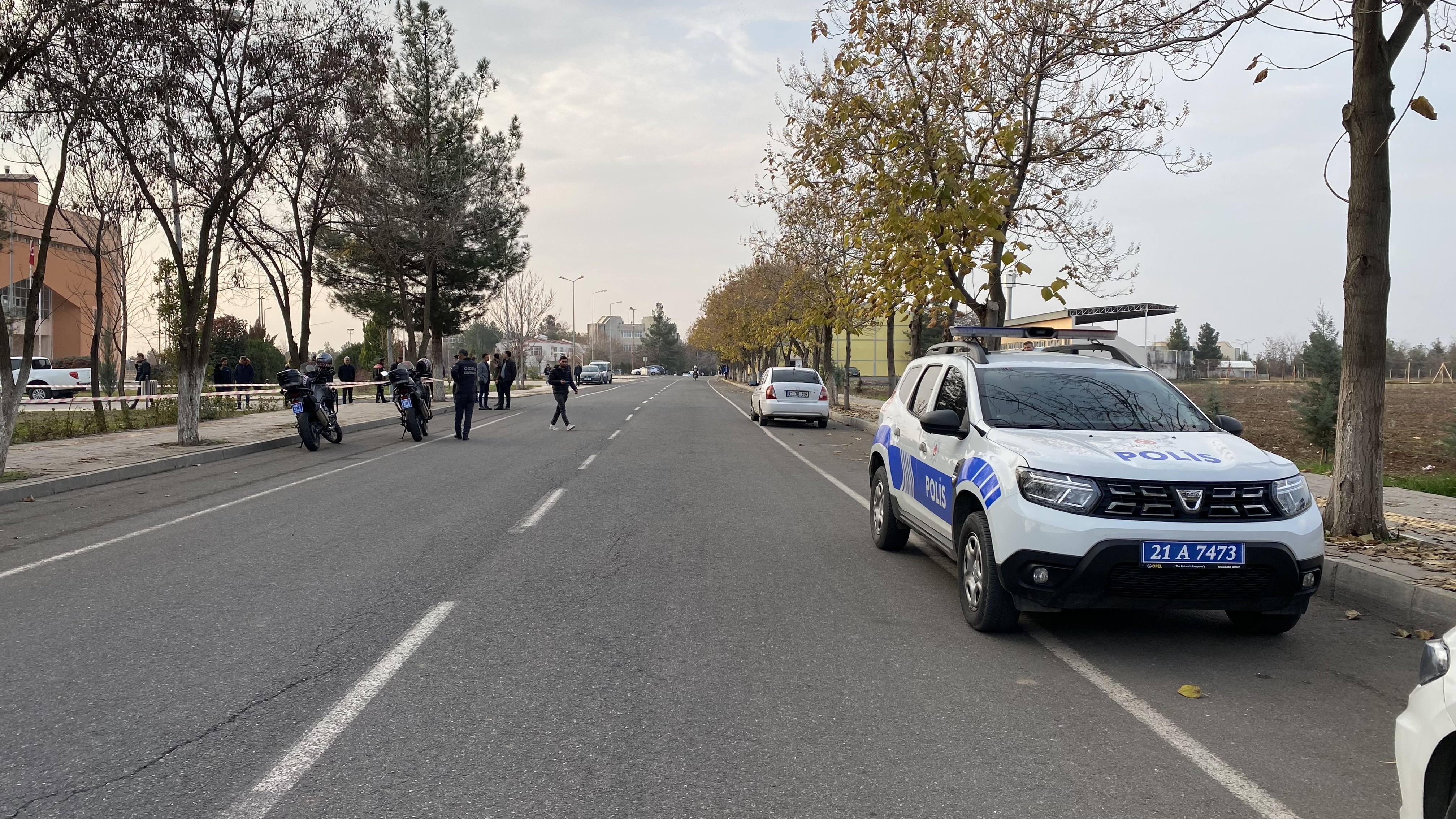 Üniversite personeline araçtan ateş açıldı: 1 yaralı