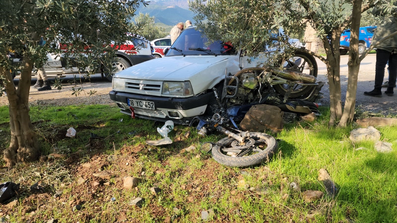 Otomobil ile motosiklet çarpıştı: 2 yaralı
