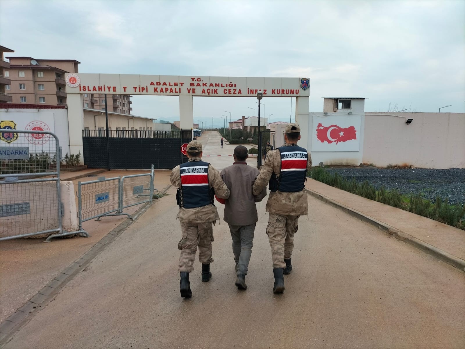Jandarma 9 günde 23 aranan şahsı yakaladı