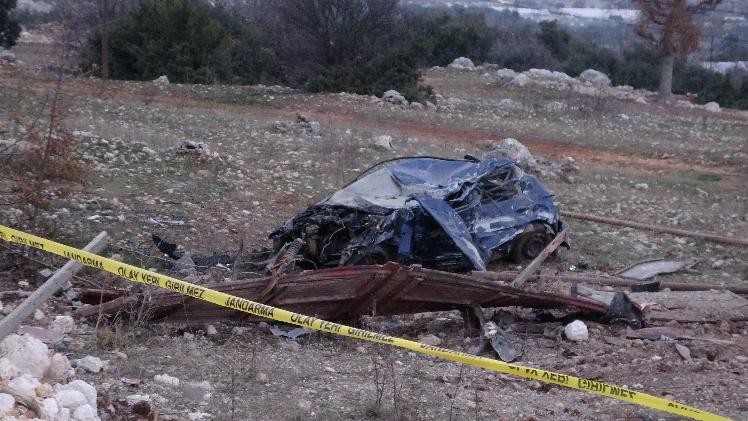 Sondaj kamyonu otomobile çarptı: 2 ölü