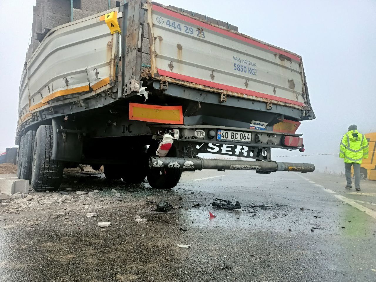 15 araç birbirine girdi: 2 ölü, 2'si ağır 12 yaralı